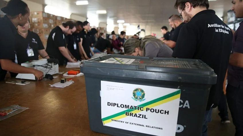 Voto no exterior cresce 31%; saiba como votar e justificar a ausência